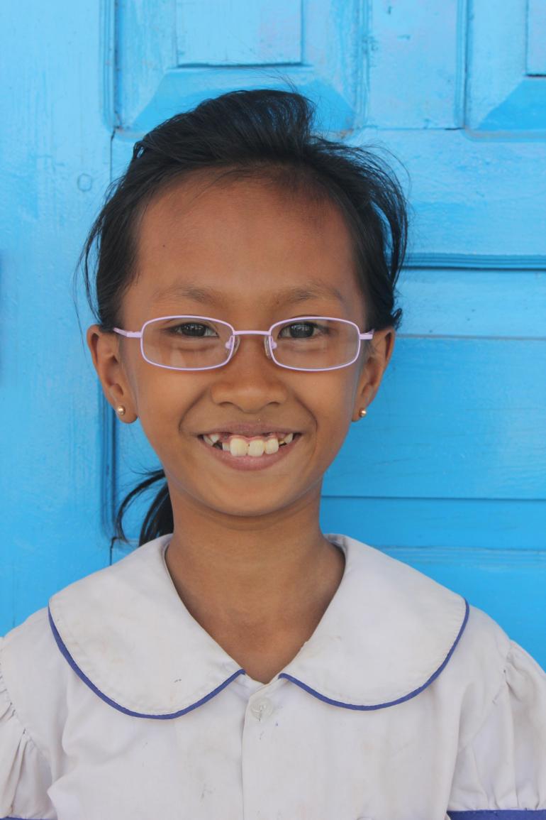 cambodia, school screening, seva, pink glasses