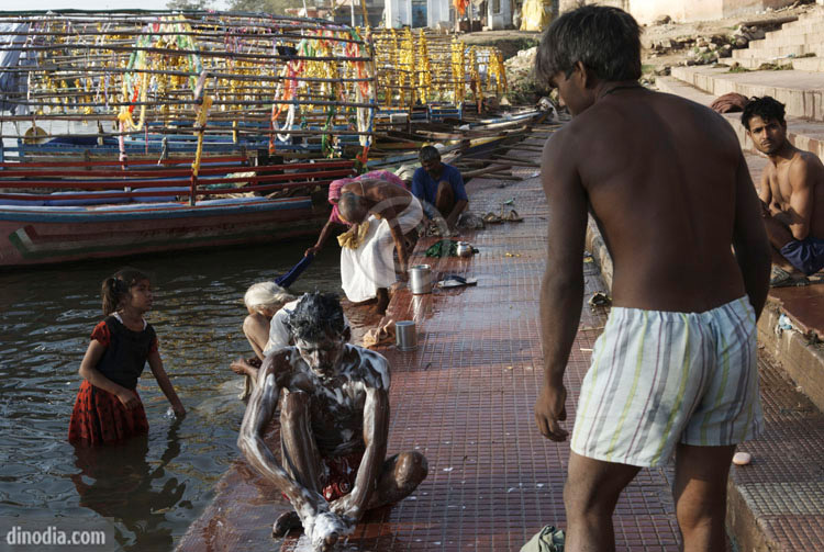 Indians bathing at the Holy Paisuni River